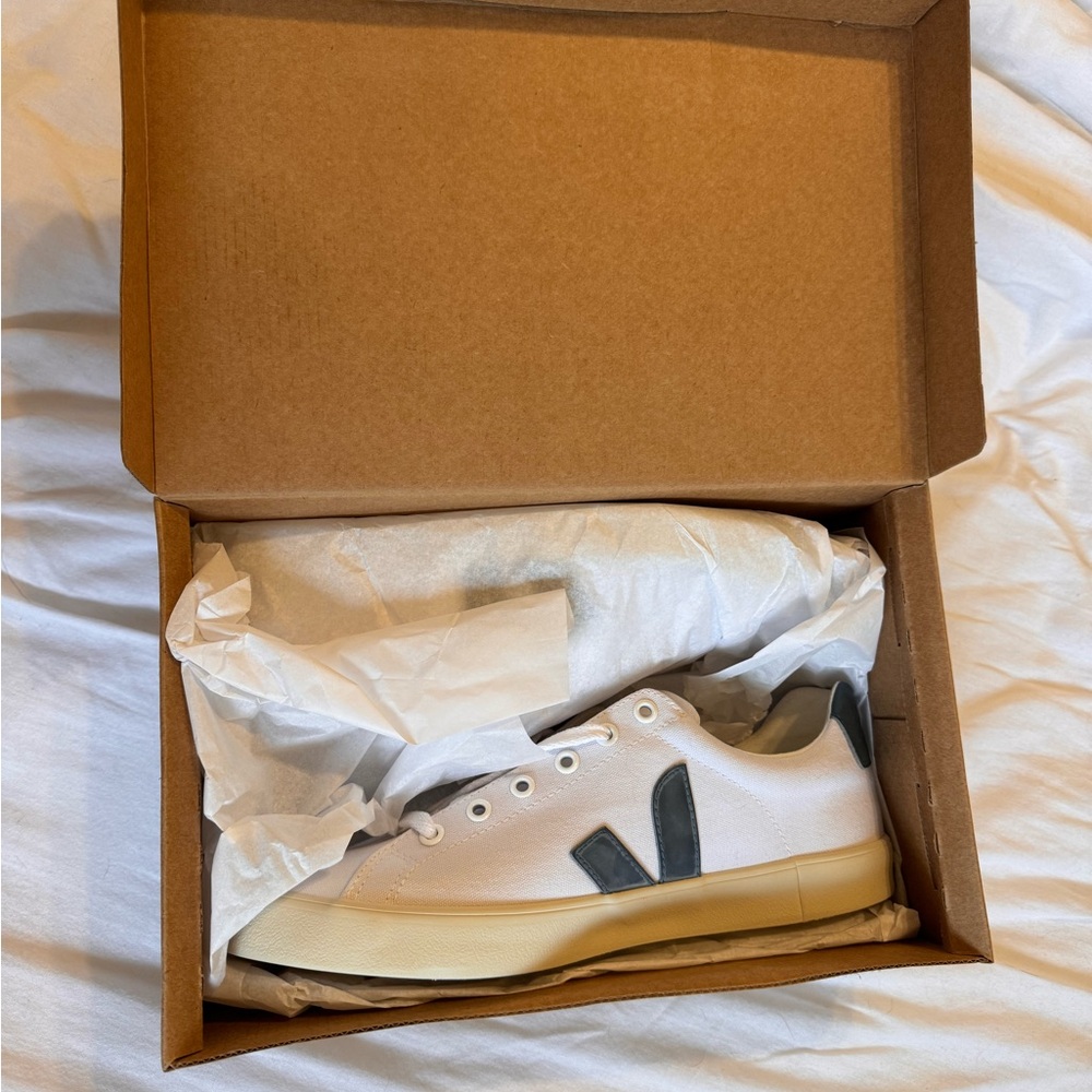 ❌❌SOLD ON DEPOP❌❌New In Box Men’s Veja Sneakers